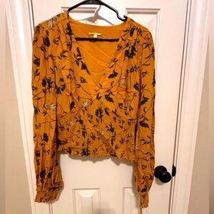 Gianni Bini Women’s Sz L - V-Neck Top Blouse Dress Shirt Rouged Hem & Wrist.